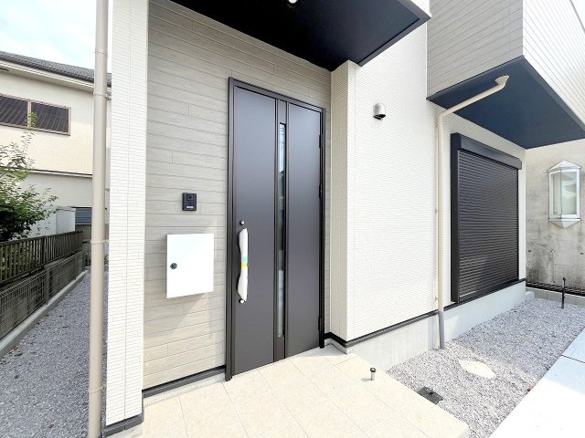 立川市西砂町２丁目新築戸建て　全1棟の玄関