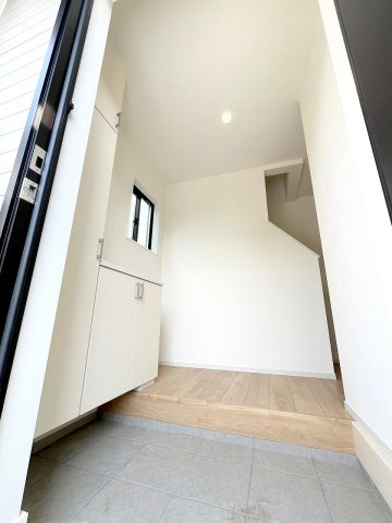 立川市西砂町２丁目新築戸建て　全1棟の玄関