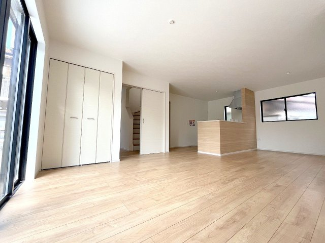 立川市西砂町２丁目新築戸建て　全1棟の居間・リビング