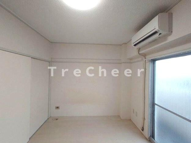 二葉ビルの寝室