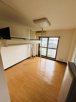 弐番館の居間・リビング