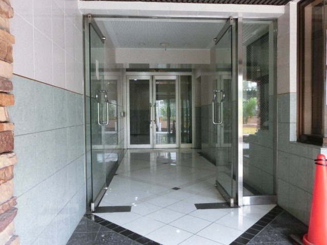 大阪市中央区南船場１丁目の賃貸マンションのエントランス