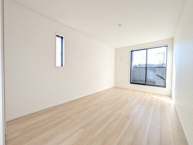 八王子市　川口町　新築一戸建て　８６期の洋室|～2階7.5帖の主寝室　ベッドなど大型家具のレイアウトも楽しめる広さです～
