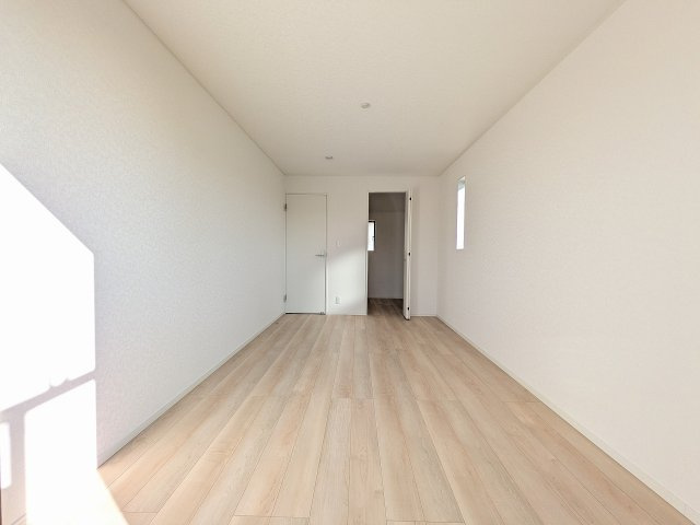 八王子市　川口町　新築一戸建て　８６期の寝室|～2階7.5帖の主寝室　ベッドなど大型家具のレイアウトも楽しめる広さです～