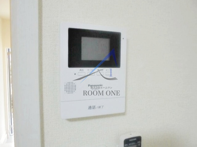 ヴェラハイツ白楽参番館のセキュリティ|モニター付きインターホンです。
