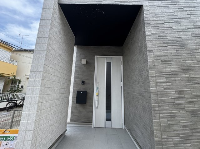 市川市曽谷４丁目新築戸建【曽谷小学校：8分】のエントランス|エントランス・玄関ポーチ