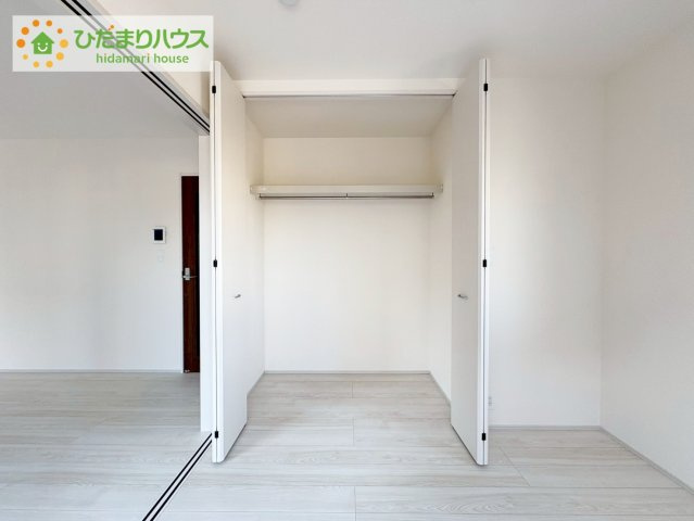 ひたちなか足崎19期　新築戸建　1号棟の収納|"大容量のクローゼット！ハンガーパイプ付き。
洋服をかけて収納すれば、「何を持っているか」忘れることもありません！"