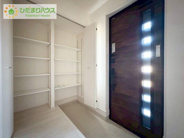 ひたちなか足崎19期　新築戸建　1号棟の玄関|使い勝手の良い大きなシューズボックス☆乱雑になりがちな玄関をスッキリ見せてくれます！