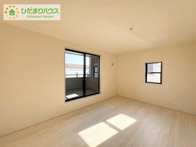ひたちなか足崎19期　新築戸建　1号棟の寝室|バルコニーに面していて、たっぷり光りの入る明るい主寝室です！