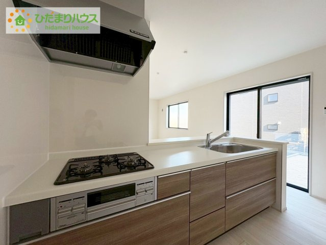 ひたちなか足崎19期　新築戸建　1号棟のキッチン|3口コンロでお料理する時間も短くなりそうですね(*‘∀‘)