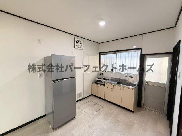 木屋町戸建　賃貸の居間・リビング|こちらのリビングで趣味の時間をお楽しみください