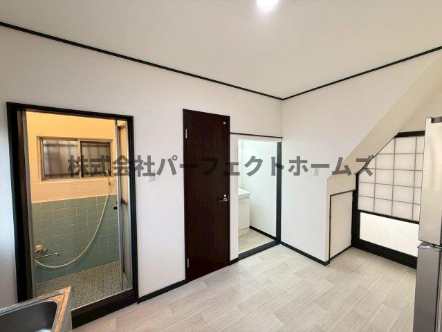 木屋町戸建　賃貸の居間・リビング|おしゃれなリビングです