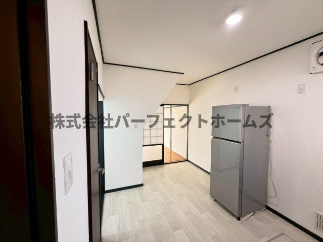 木屋町戸建　賃貸の居間・リビング|おしゃれな居間です