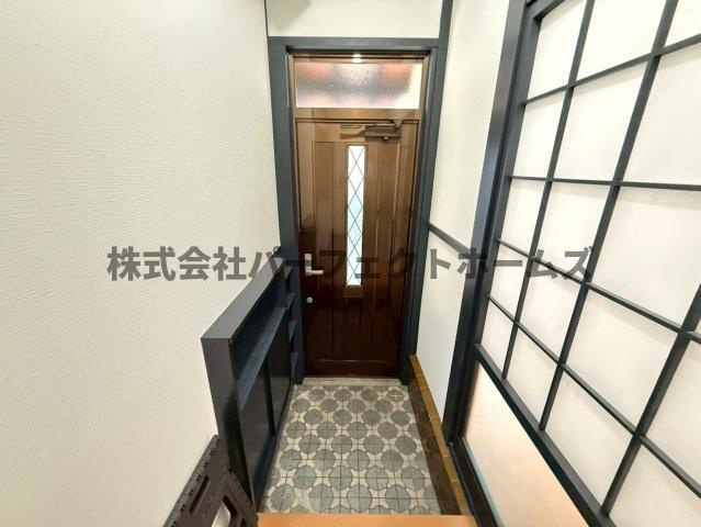 木屋町戸建　賃貸の玄関|収納もある玄関です