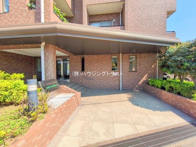 仲介手数料無料　リーベスト所沢７階のエントランス