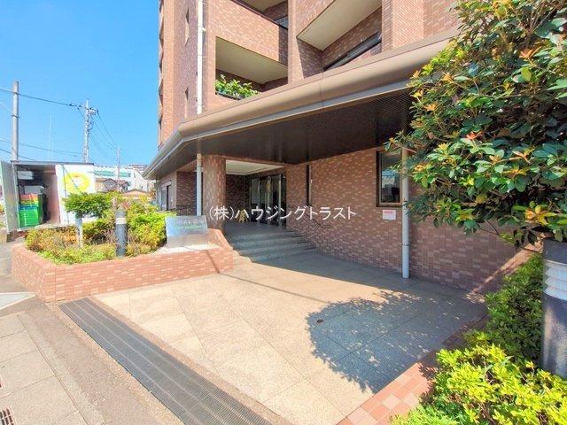 仲介手数料無料　リーベスト所沢７階のエントランス