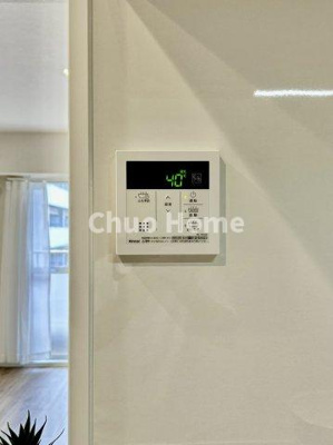 【発電・温水設備】 | 小島第2スカイハイツ | 【給湯リモコン】外での一日を忘れさせてくれるオートバス機能でお好みの湯量・温度に調整された浴槽。