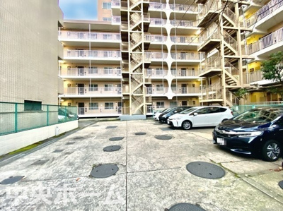 【駐車場】 | 小島第2スカイハイツ | 【敷地内駐車場】最新の空き状況や費用などの詳細は担当スタッフまでお問い合わせください。