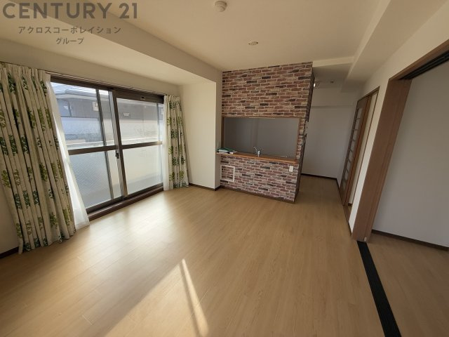 カウンターキッチン付きのリビングです。