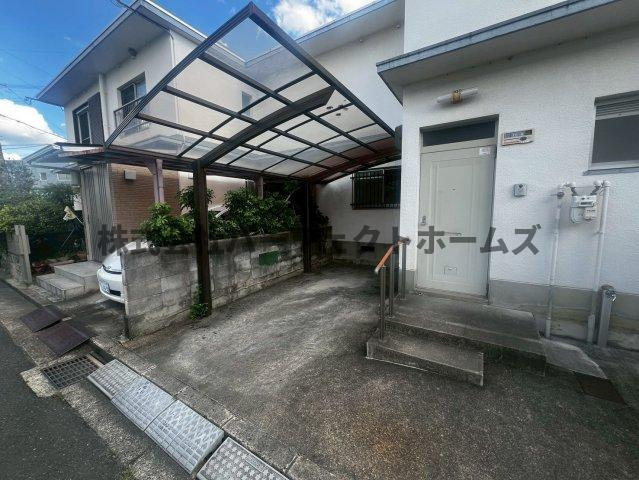 藤が尾4丁目テラスハウス　賃貸の駐車場|駐車場があるので、車を買う予定の方も安心です