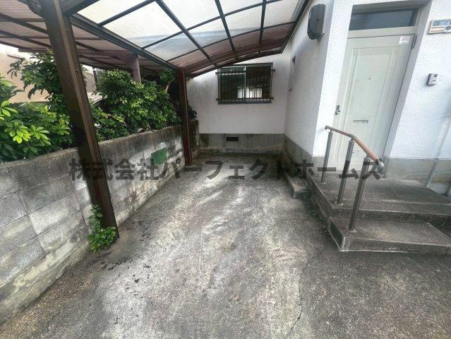 藤が尾4丁目テラスハウス　賃貸の駐車場|駐車場があるので、車を買う予定の方も安心です