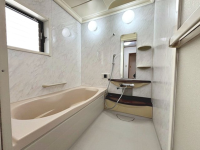 【浴室】 | 八田北町　中古一戸建 | 【浴室】ゆったりとくつろげる綺麗な浴室ですよ！時間短縮でシャワーだけの方も多いですが、一日の疲れを癒すため湯船に浸かれば心身ともにリラックスできますね♪