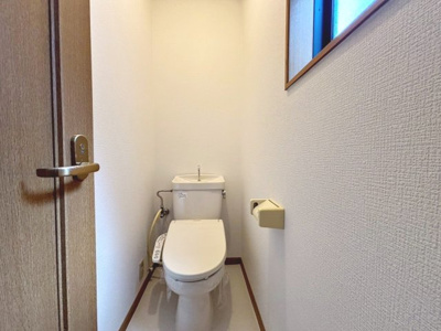 【トイレ】 | 八田北町　中古一戸建 | 温水便座洗浄便座ですので、寒い日も温かい便座で安心して使用していただけますよ！