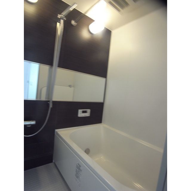 レガロスクエアーの浴室|追い焚き・浴室乾燥機付きのお風呂です♪