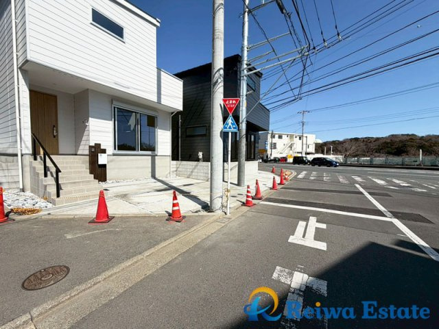 新築戸建　藤沢市大庭の前面道路含む現地写真