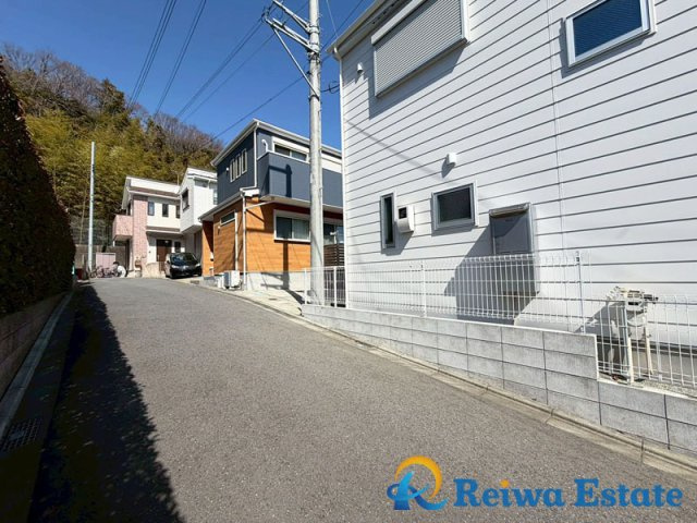 新築戸建　藤沢市大庭の前面道路含む現地写真|徒歩圏にスーパーやドラッグストアが揃い毎日の生活便利！