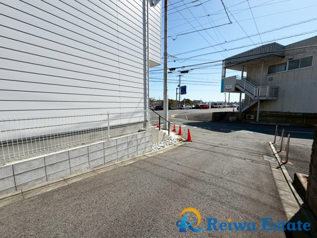 新築戸建　藤沢市大庭の前面道路含む現地写真|周辺はスポーツ施設や公園が多く毎日遊び場が選べます♪