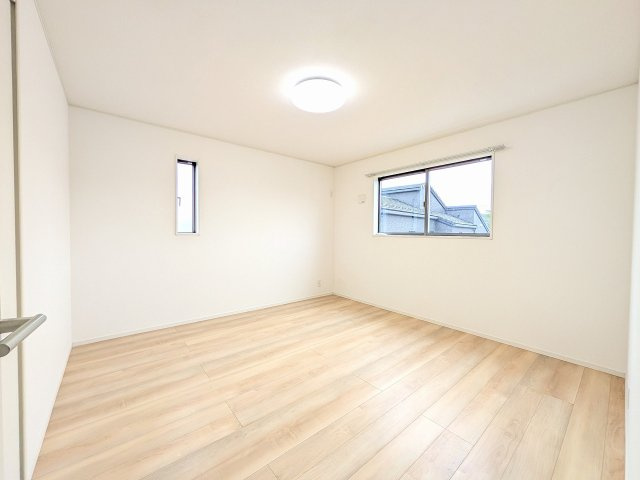 八王子市　川口町　新築一戸建て　８６期の寝室|～2階8.0帖の主寝室　ベッドなど大型家具のレイアウトも楽しめる広さです～