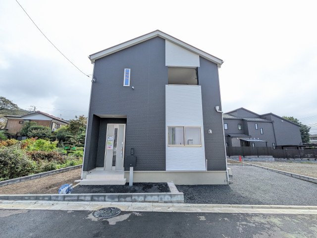 八王子市　川口町　新築一戸建て　８６期の前面道路含む現地写真|～北西5ｍ道路に面しています～