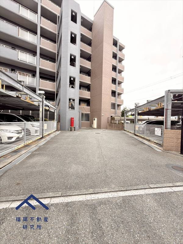 アルフィーネステーションプラザ春日の駐車場