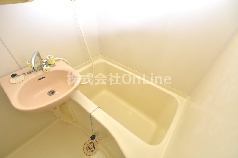 東大阪市三ノ瀬１丁目のアパートの浴室