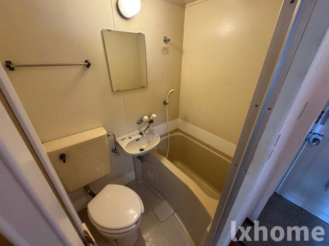 タイガーハウスの浴室|落ち着いた空間のお風呂です