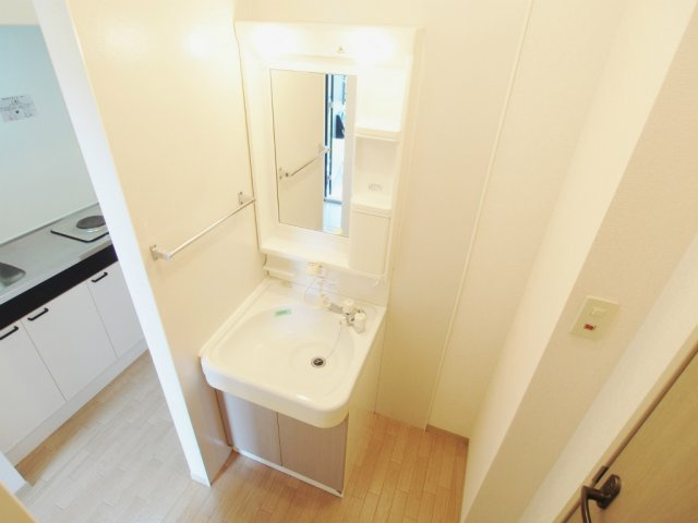 シーソン城泉　B棟の洗面所