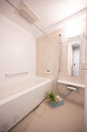 ヒルハイツ藤が丘壱番館の浴室|浴室乾燥機＆追焚機能付き風呂