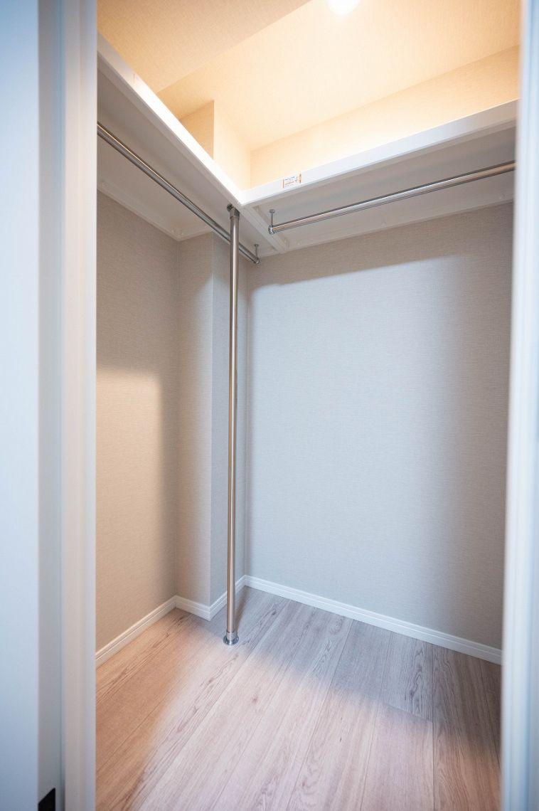 ヒルハイツ藤が丘壱番館の収納|ウォークインクローゼットでたっぷり服を収納