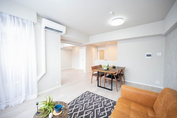 ヒルハイツ藤が丘壱番館の居間・リビング|明るいリビングダイニングで学校の宿題をするのもおすすめです（＾＾）