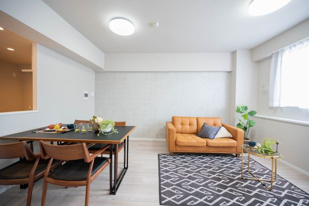 ヒルハイツ藤が丘壱番館の居間・リビング|南側に面しているので陽当たり良好のリビングです。