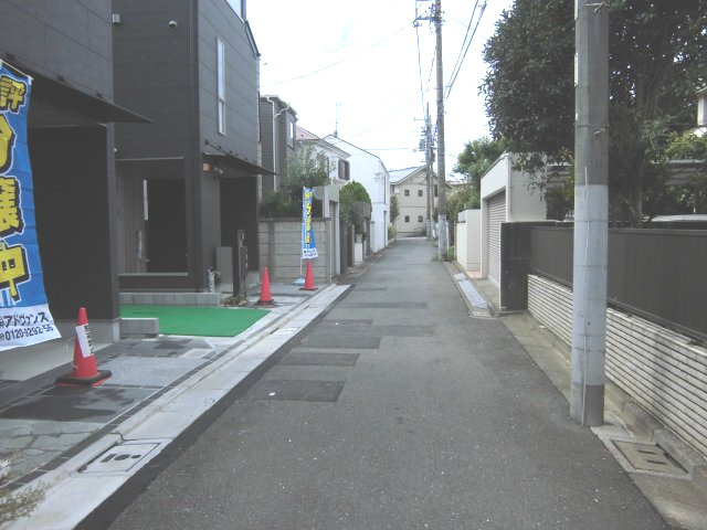 【前面道路含む現地写真】 | 中野区沼袋2丁目新築戸建全3棟。 | 前面道路含む現地写真です