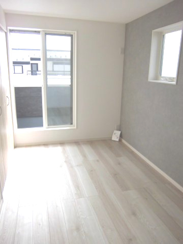 【洋室】 | 中野区沼袋2丁目新築戸建全3棟。 | 落ち着いた色調の洋室です