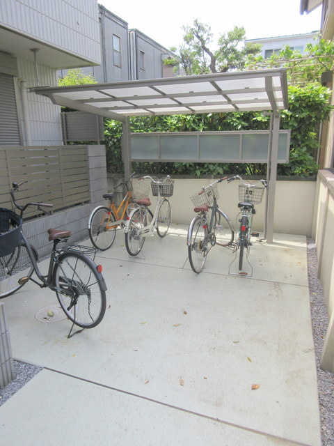 メゾン　ボヌールのその他共用部分|★屋根付き駐輪場★