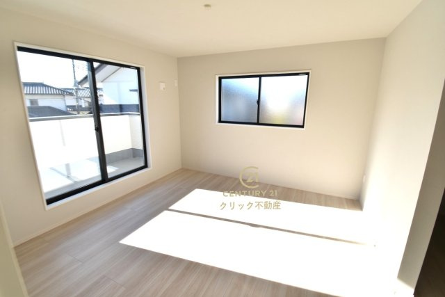 ケイアイフィット　水戸市平須町　13期 　限定1棟！の洋室|採光バッチリ・通風良好です。
たっぷり差し込む陽光がお部屋を明るく照らします！