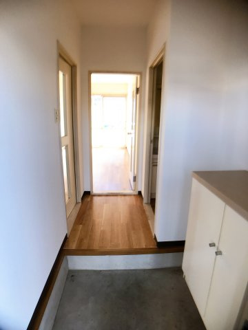 フレグランス岩野2の玄関