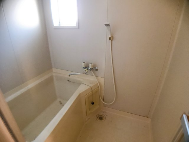 フレグランス岩野2の浴室