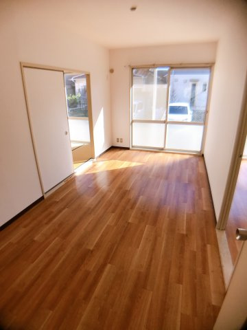 フレグランス岩野2の居間・リビング