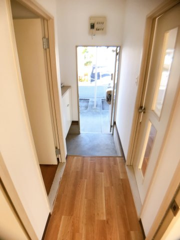 フレグランス岩野2の玄関