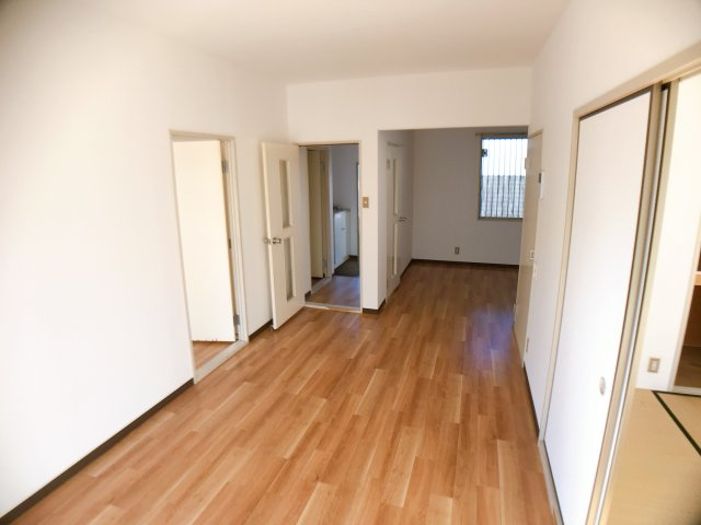 フレグランス岩野2の居間・リビング